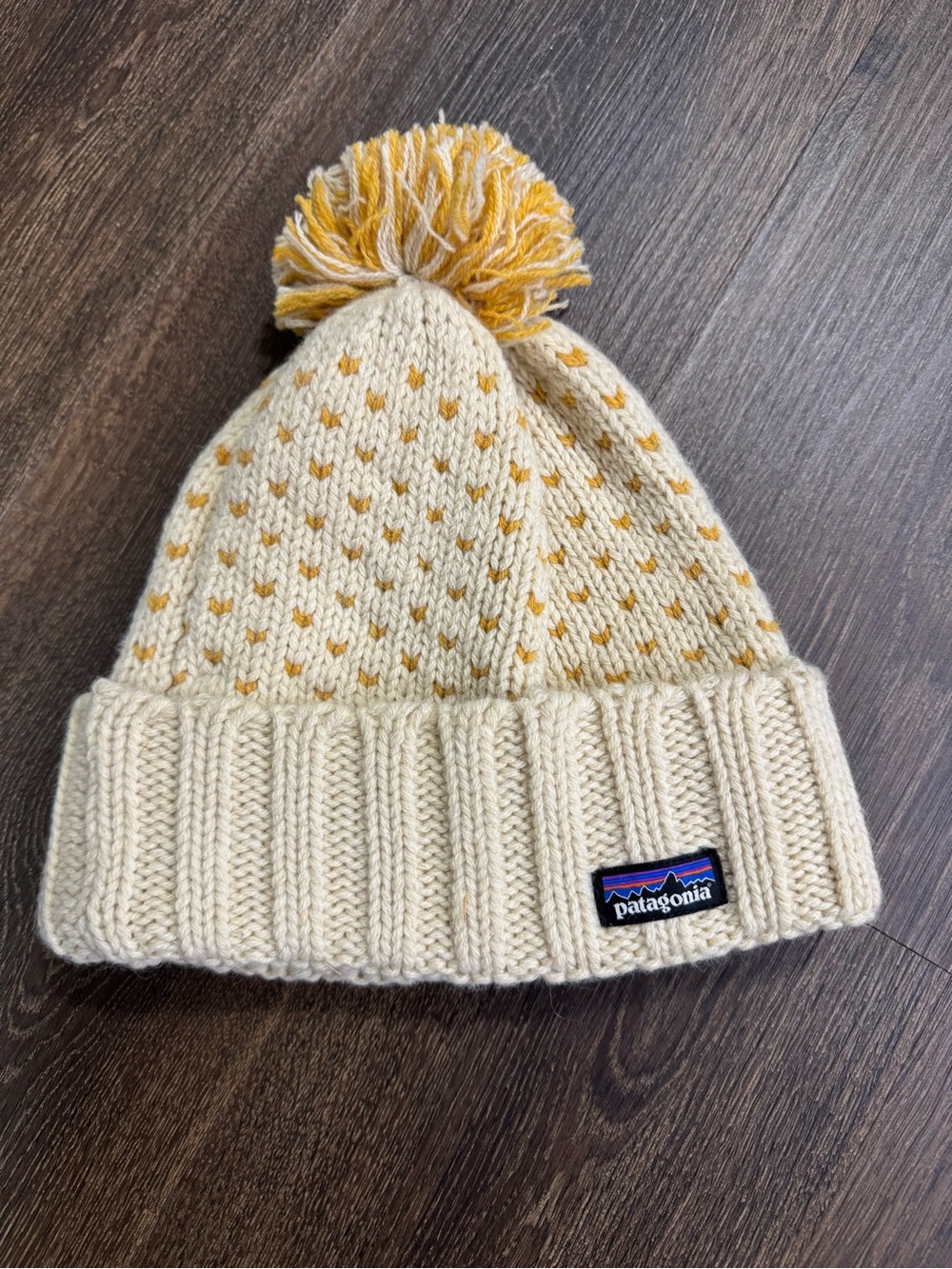 Patagonia Snowbelle Beanie Pom Hat Unisex Wool Blend Cream Yellow Ski Cabin